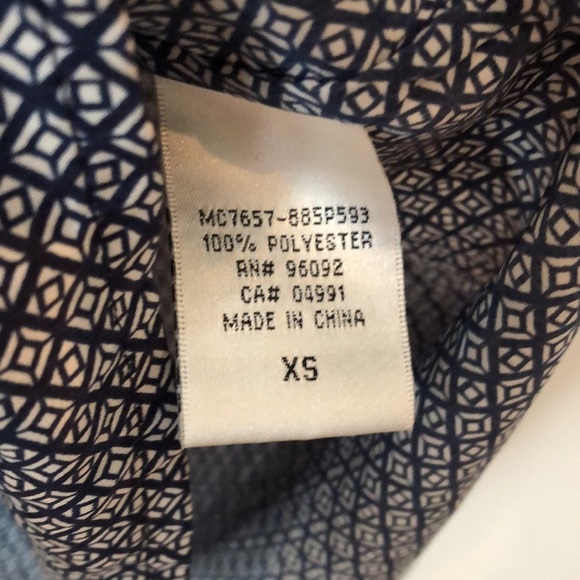 Kenar Shirt SZ XS Sleeveless Soft and Flowy 3/4 button closure in front V-Neck - Picture 8 of 11